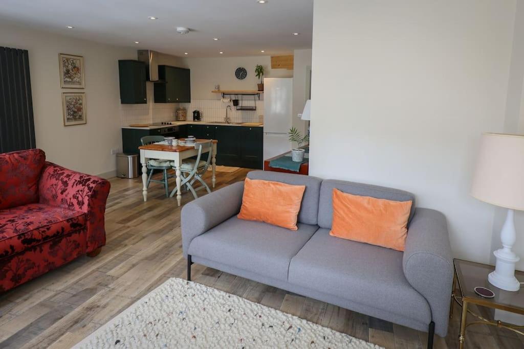 Spacious 1-Bed Apartment With Super King Or Twin In Central Charlbury, Cotswolds Exterior foto